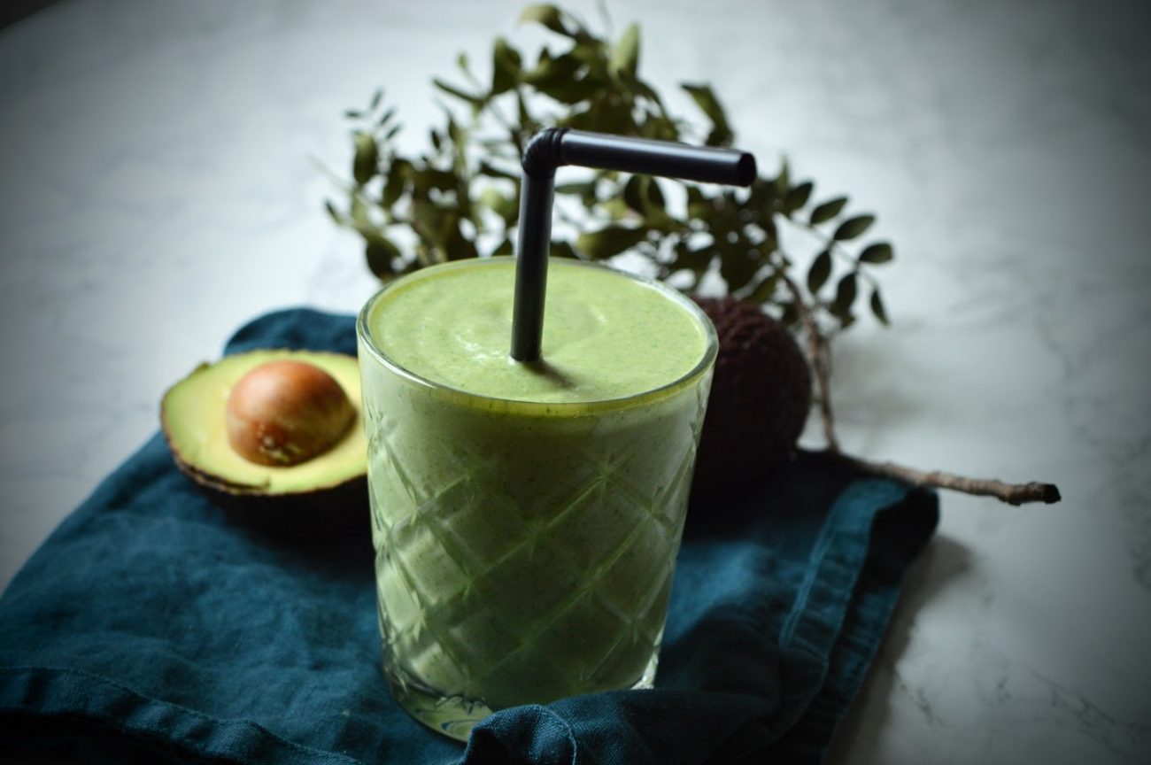 Grønn smoothie med mango og spinat